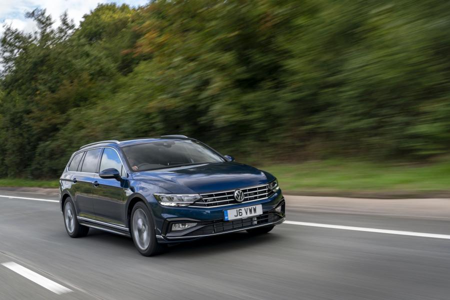  Volkswagen Passat R-Line Estate (B8) 2019 года  (UK) (фото 18 из 25)